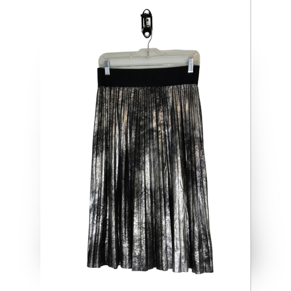 Peter Nygard Metallic Pleated Skirt Silver Black Midi Skirt Shiny Size S - Picture 2 of 7